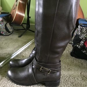 Nearly new brown fancy boots.